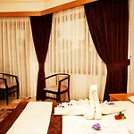 Panorama Plaza Hotel 3*